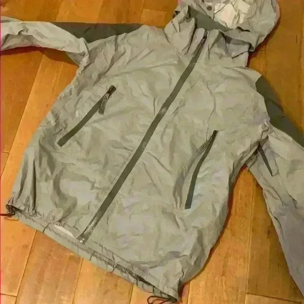 Women’s snowboarding jacket with detachable hoodie - Picture 3 of 7
